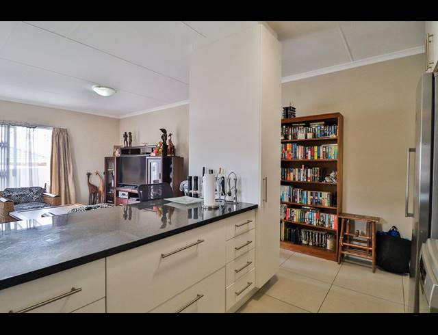 3 BEDROOM TOWNHOUSE RENTED IN LORRAINE
